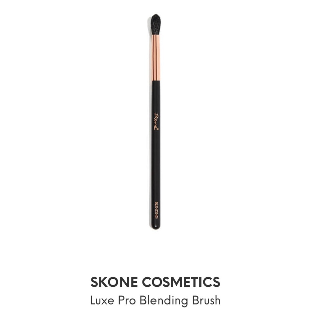 NWT Skone Cosmetics - Luxe Pro Blending Brush